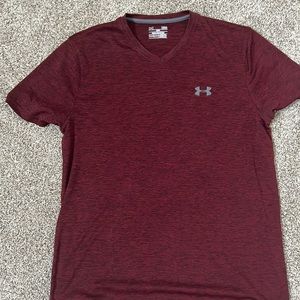 Men’s large maroon Under Armour size L “v neck”